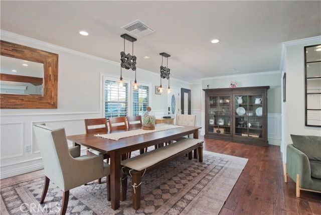 19148 Sylvan St - Photo 3 of 8