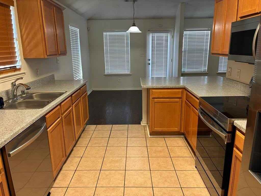 515 Creekside Dr - Photo 4 of 30