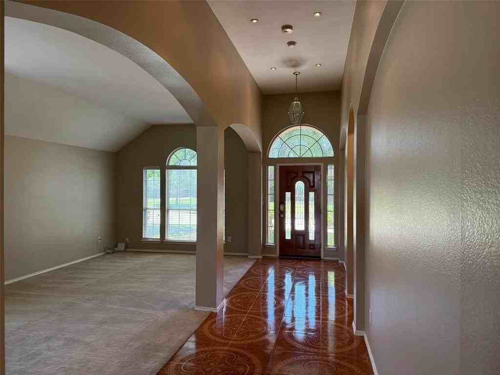 405 Love Bird Ln - Photo 4 of 40