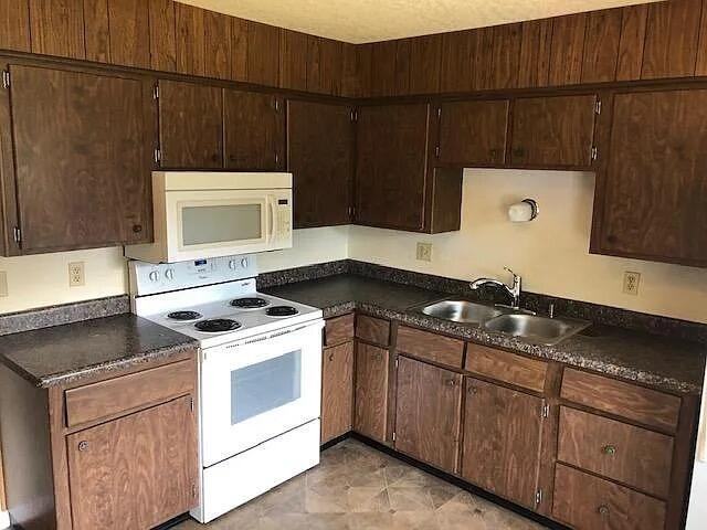 12631 W Michigan Ave - Photo 3 of 9