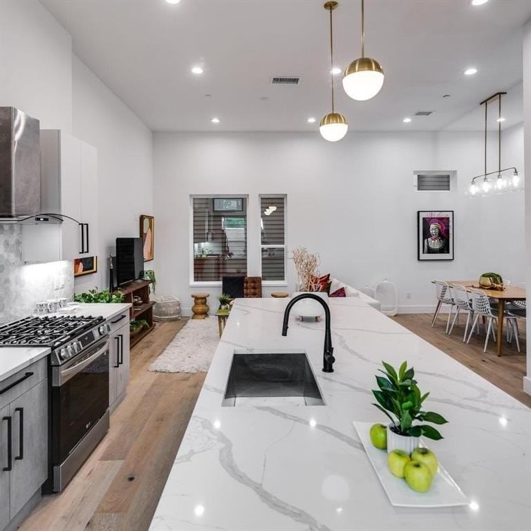 4208 Live Oak St #103 - Photo 3 of 40