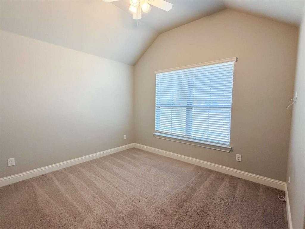 1600 Irene Dr - Photo 5 of 32