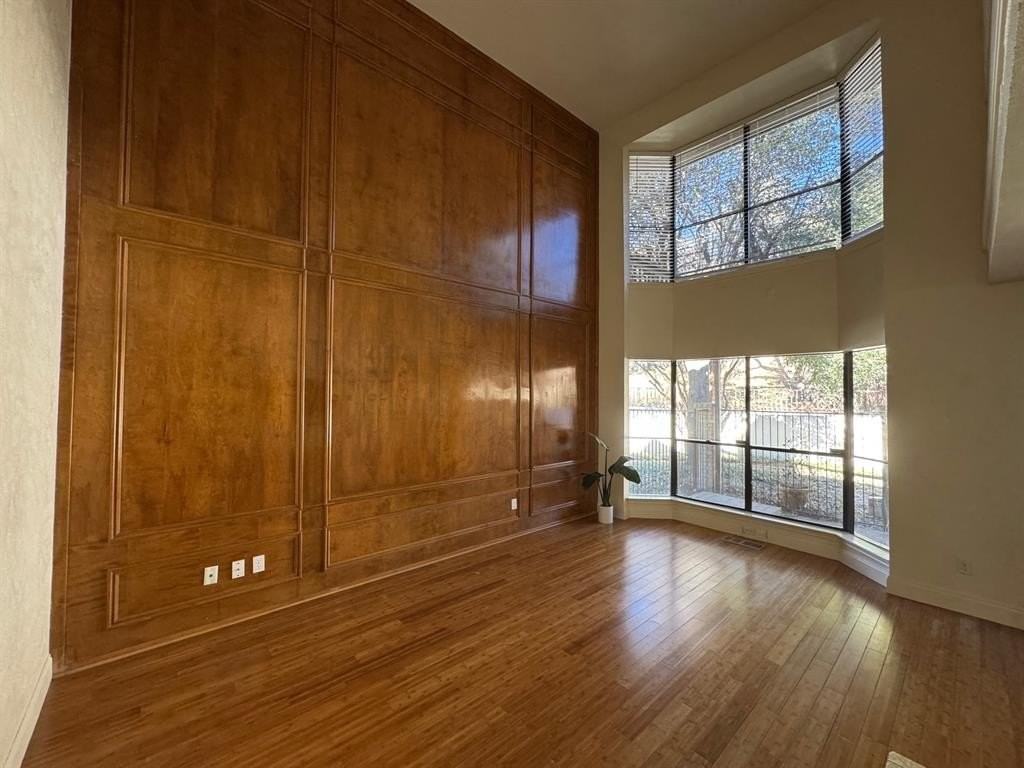 4422 Westdale Ct - Photo 3 of 20