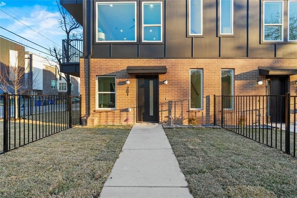 2031 N Prairie Ave #101 - Photo 3 of 23