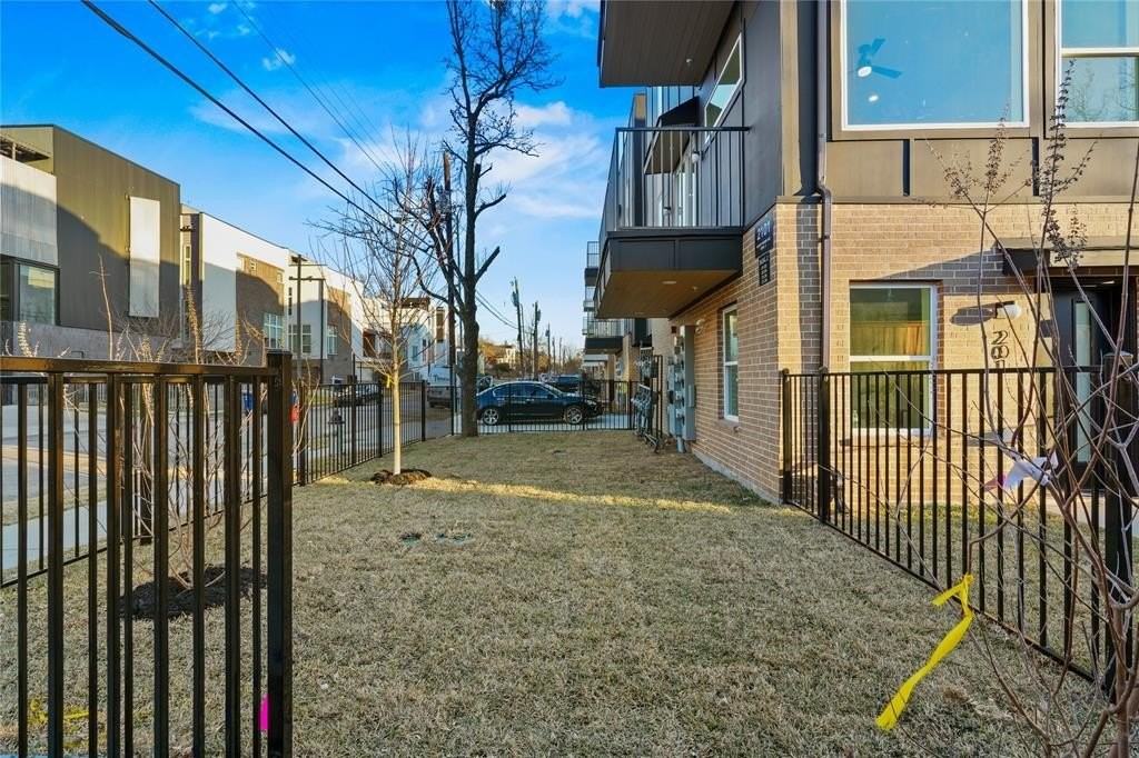 2031 N Prairie Ave #101 - Photo 4 of 23