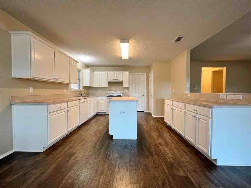 4021 Busch Gardens Dr - Photo 5 of 18