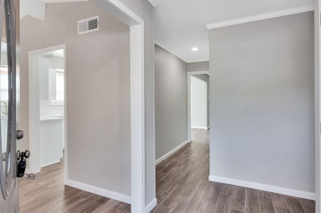 14721 Birchridge Dr - Photo 2 of 37