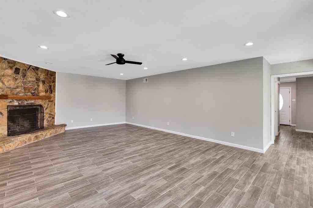 14721 Birchridge Dr - Photo 4 of 37