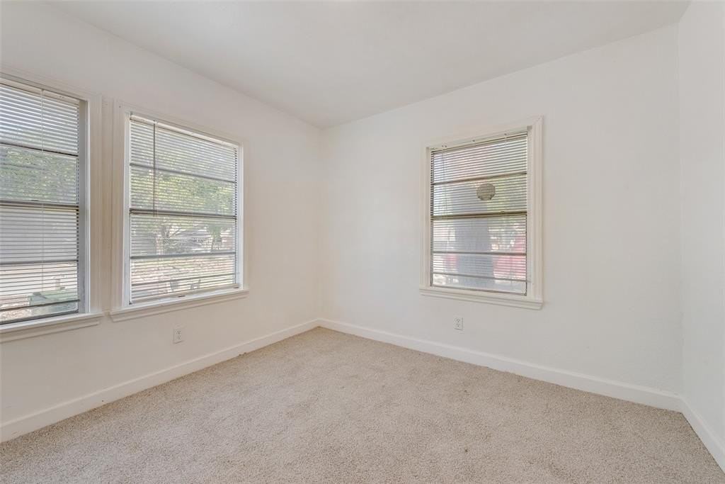 203 East Pl - Photo 7 of 17