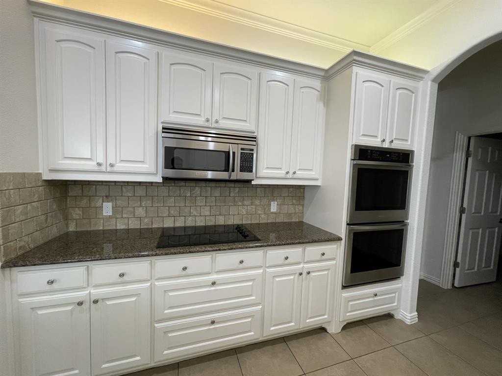 8110 Silver Spur Dr - Photo 4 of 19