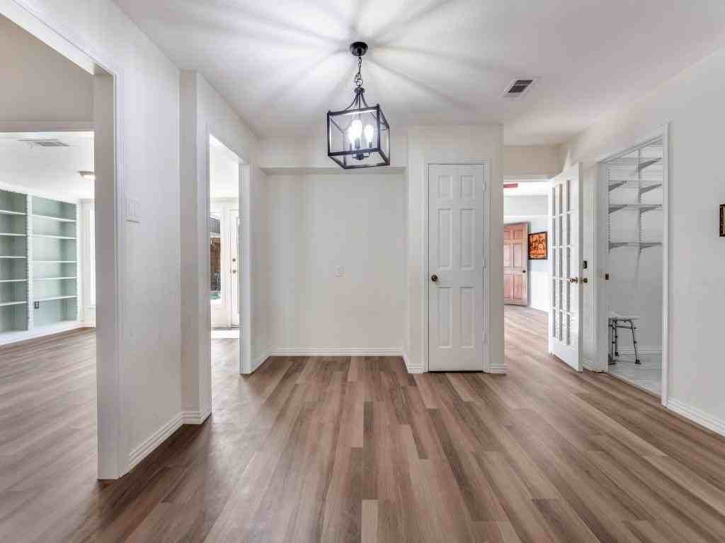 2714 Carriage Ln - Photo 3 of 24