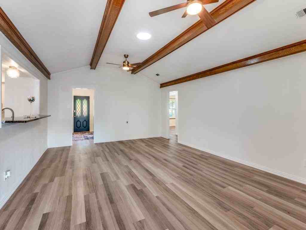 2714 Carriage Ln - Photo 5 of 24