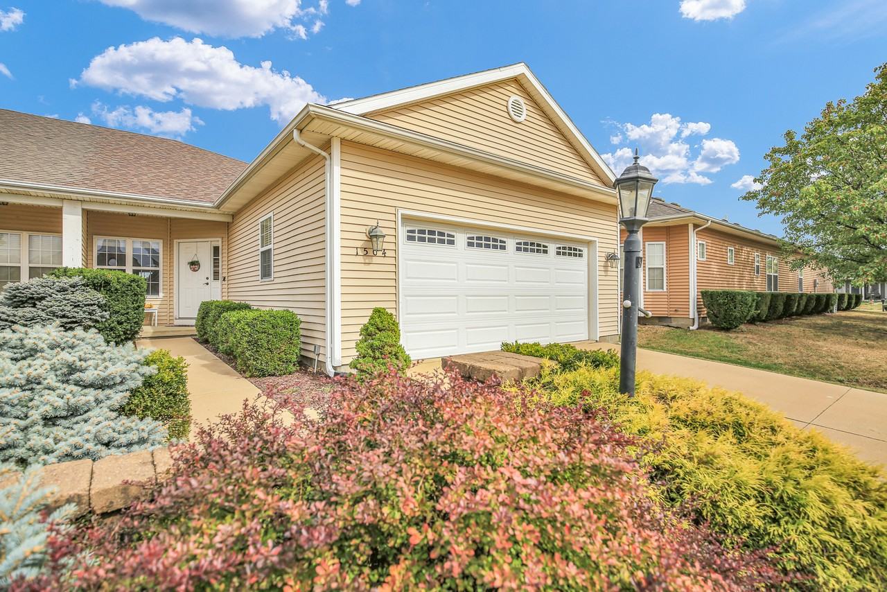 1504 Stonebluff Ct - Photo 2 of 23