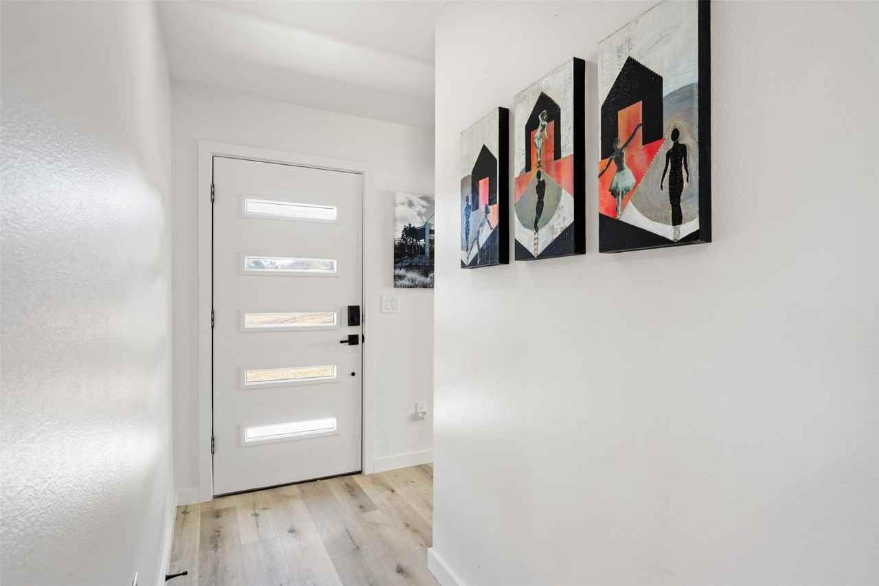 6104 Reicher Dr - Photo 4 of 33