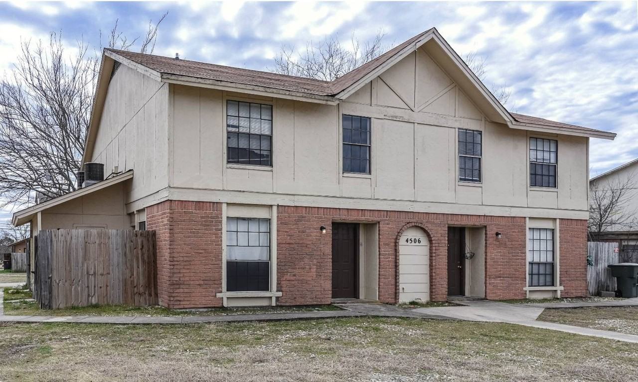 4506 Hunt Cir #A - Photo 2 of 14