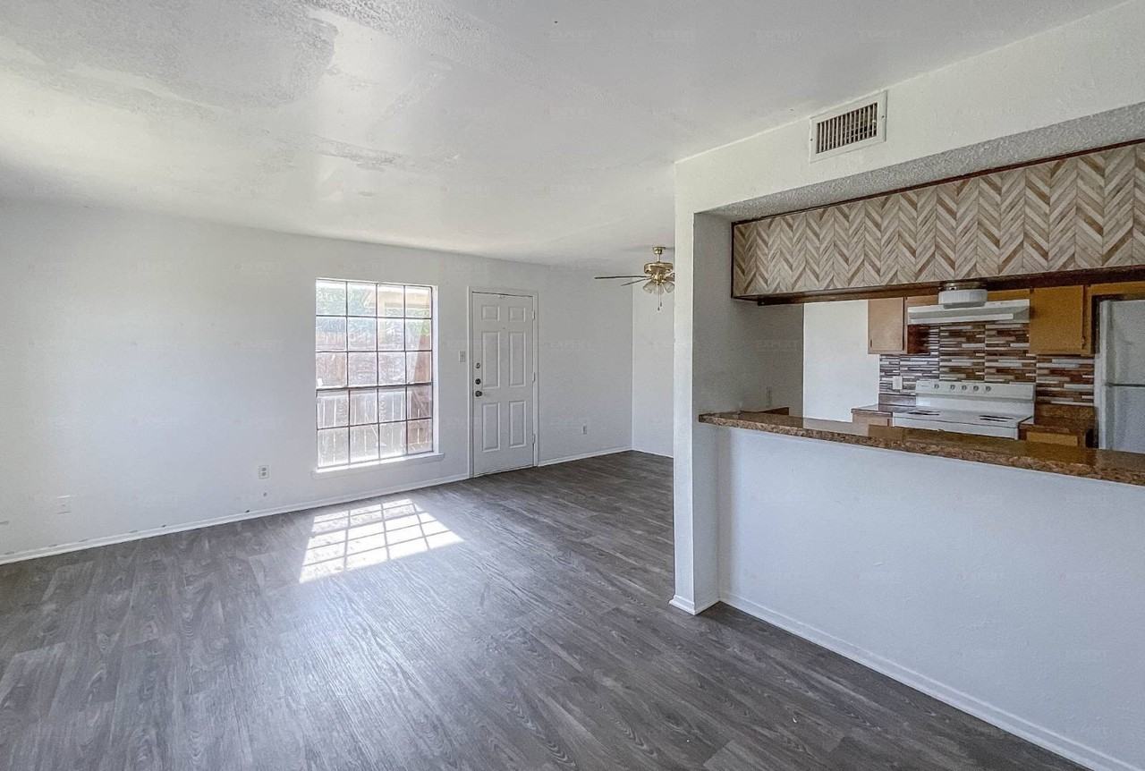 4506 Hunt Cir #A - Photo 5 of 14