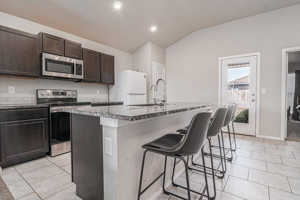 1327 Masquerade Blvd - Photo 5 of 17