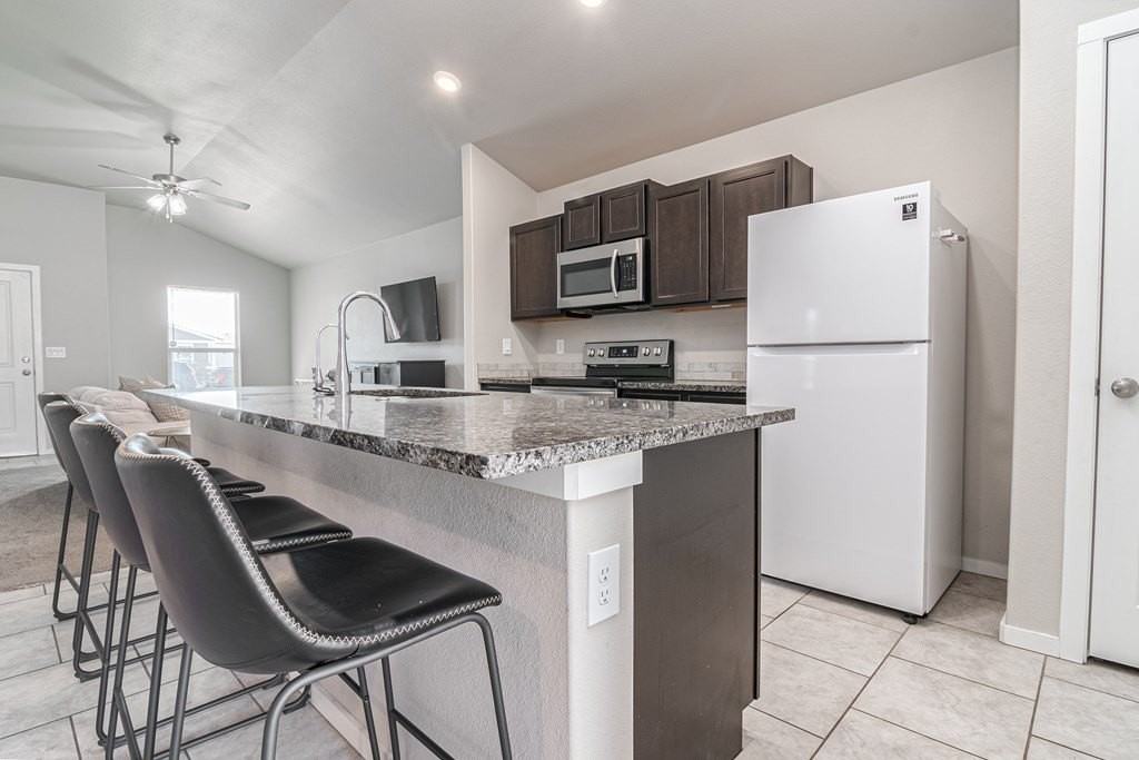 1327 Masquerade Blvd - Photo 6 of 17