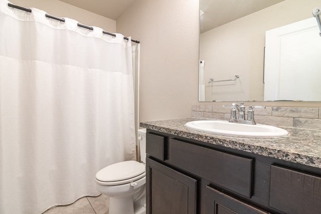 1327 Masquerade Blvd - Photo 7 of 17