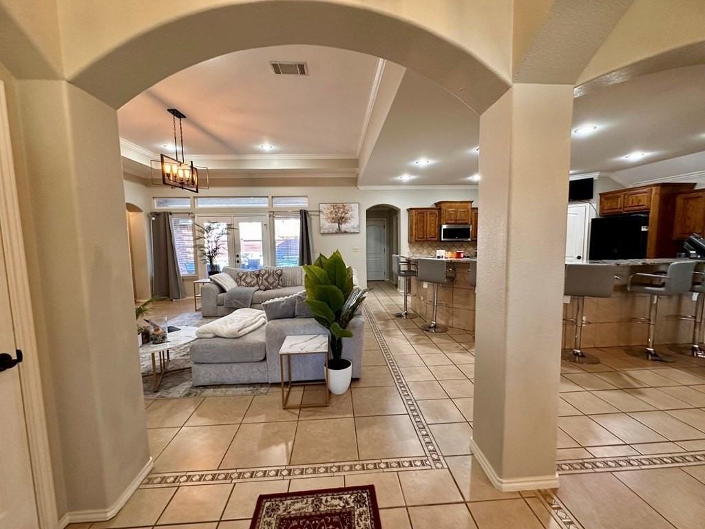 5205 Greathouse Ave - Photo 7 of 40