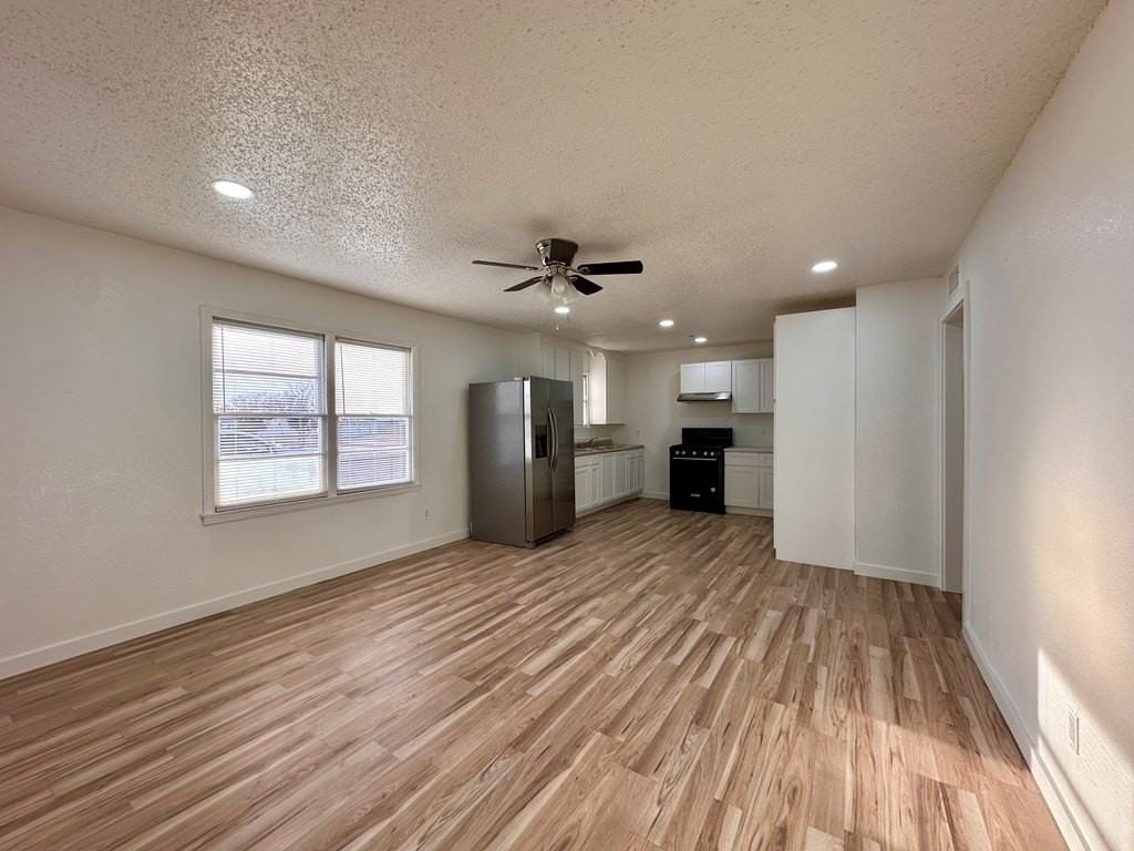 3120 Chestnut Ave - Photo 7 of 25