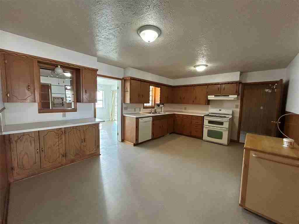 514 E Center St - Photo 2 of 12