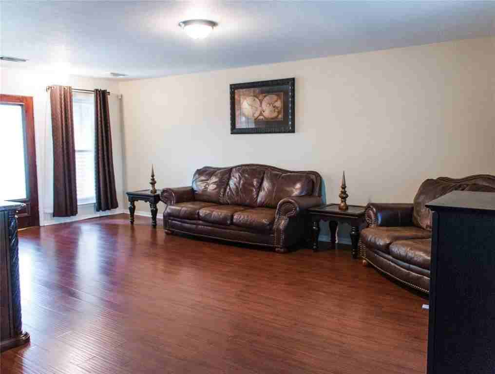 10038 Revelstoke Dr - Photo 3 of 16