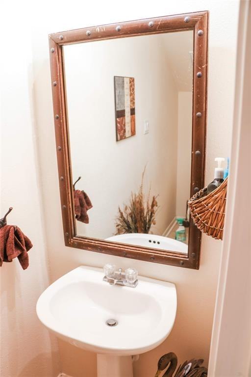 10038 Revelstoke Dr - Photo 6 of 16