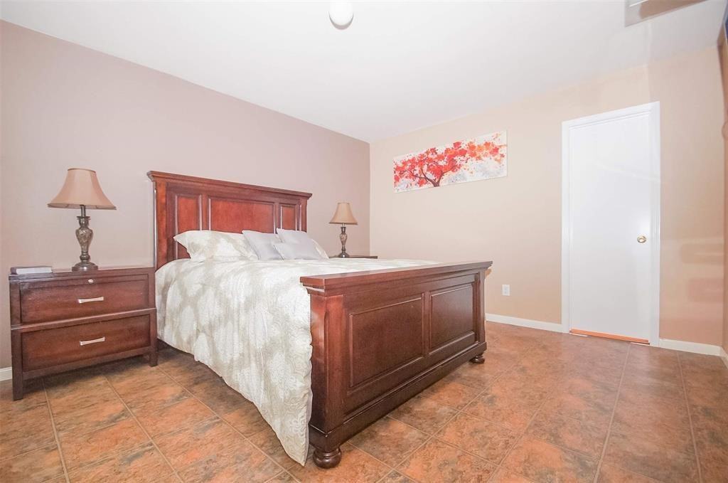 10038 Revelstoke Dr - Photo 7 of 16