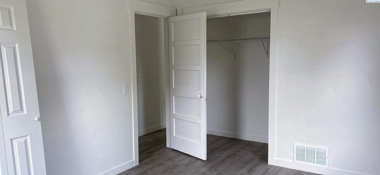 1426 Marshall Ave - Photo 2 of 8