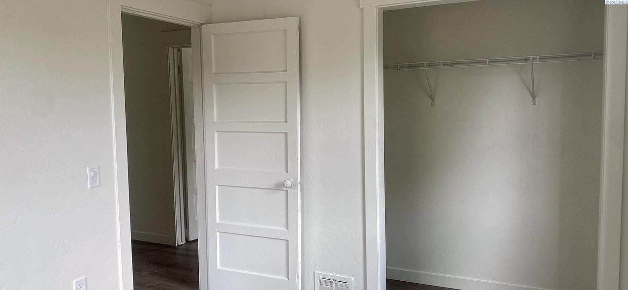 1426 Marshall Ave - Photo 5 of 8