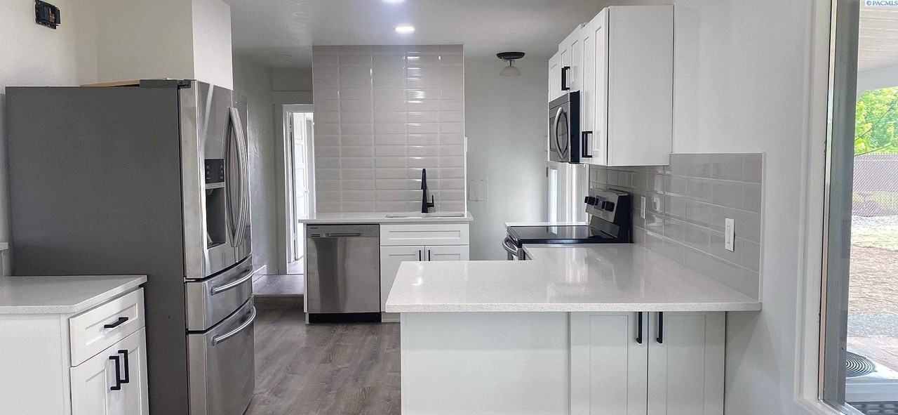 1426 Marshall Ave - Photo 6 of 8