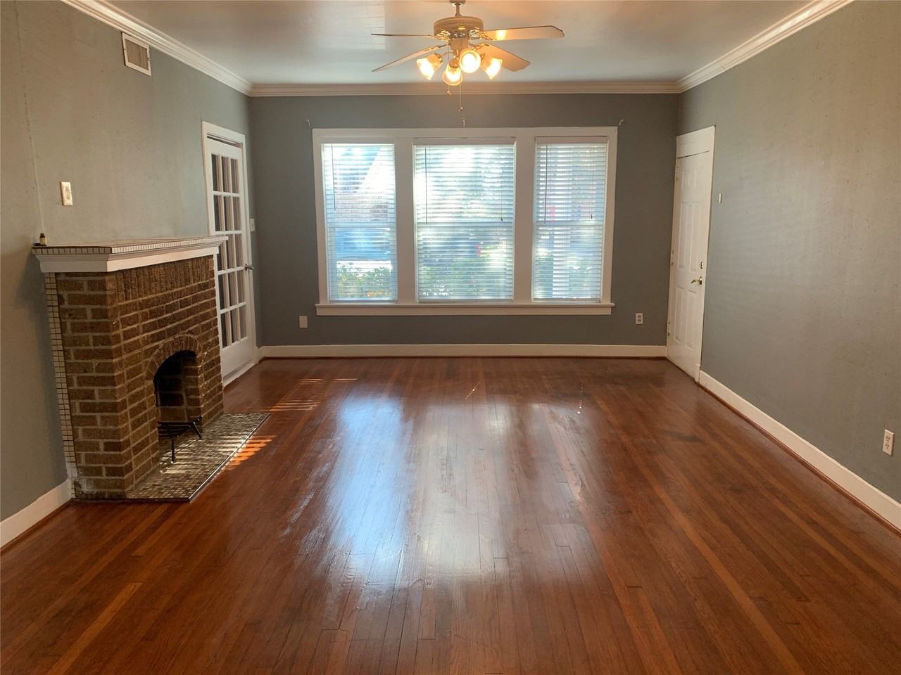 1919 Wentworth St - Photo 3 of 24