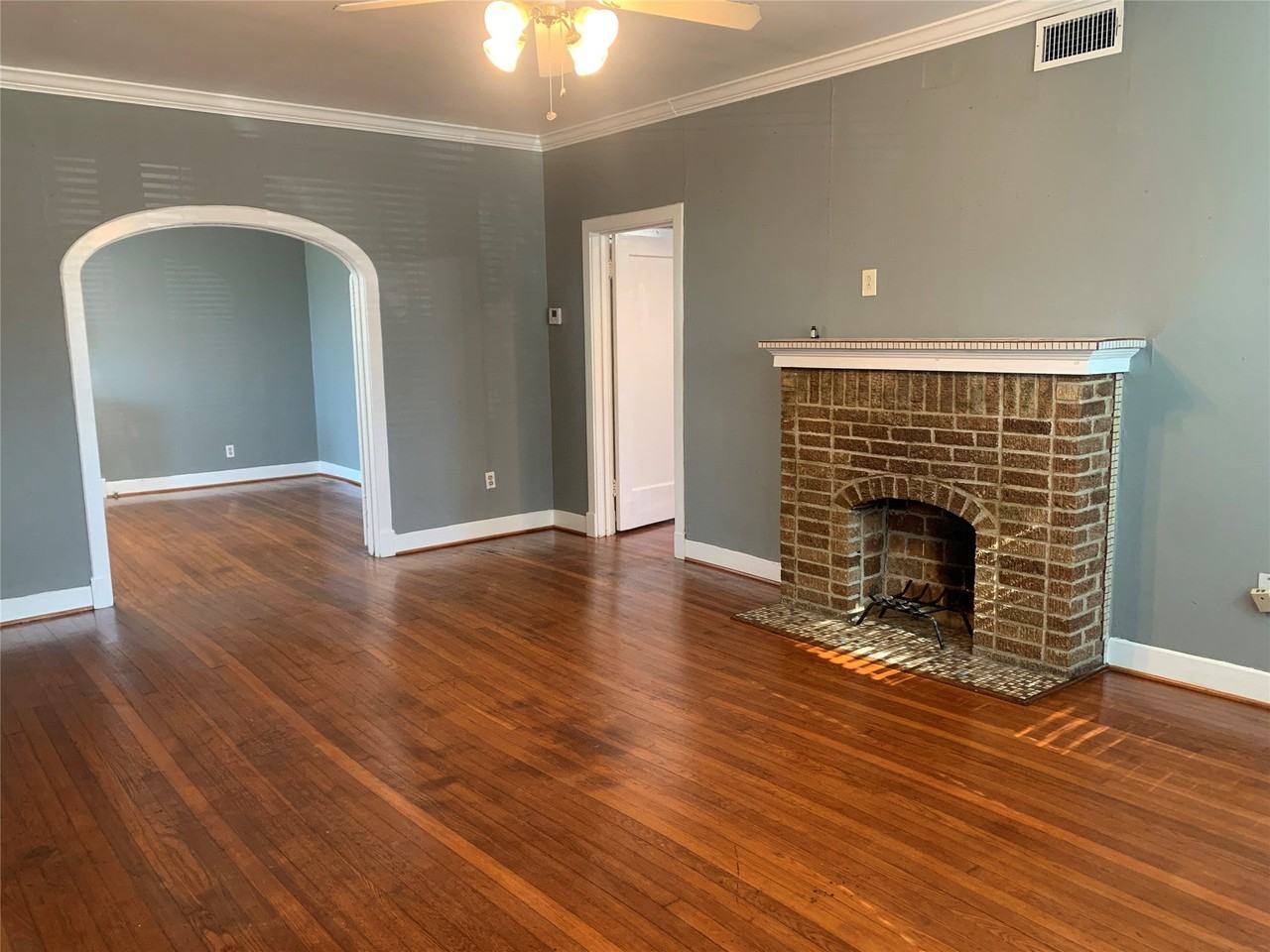 1919 Wentworth St - Photo 5 of 24