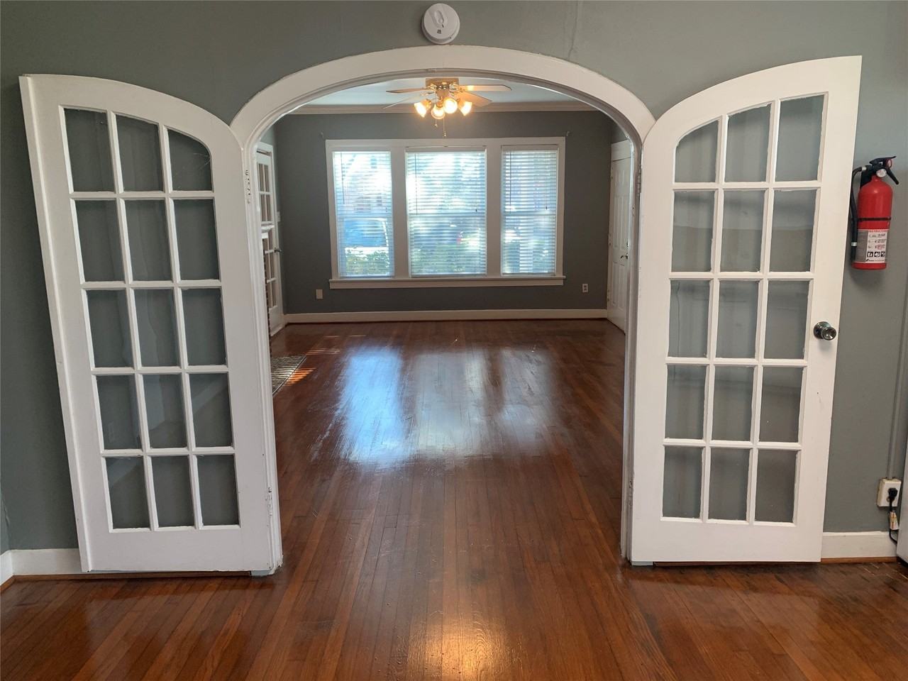 1919 Wentworth St - Photo 6 of 24