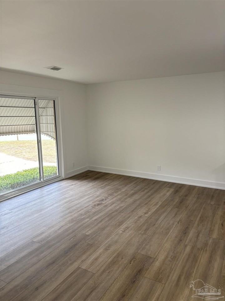 3600 Forest Glen Dr - Photo 3 of 14