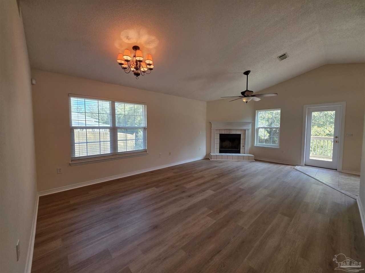 6204 Pomeral Smt - Photo 3 of 34