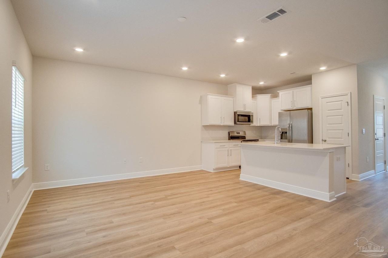 2495 Cliff Hollow Cir - Photo 2 of 22