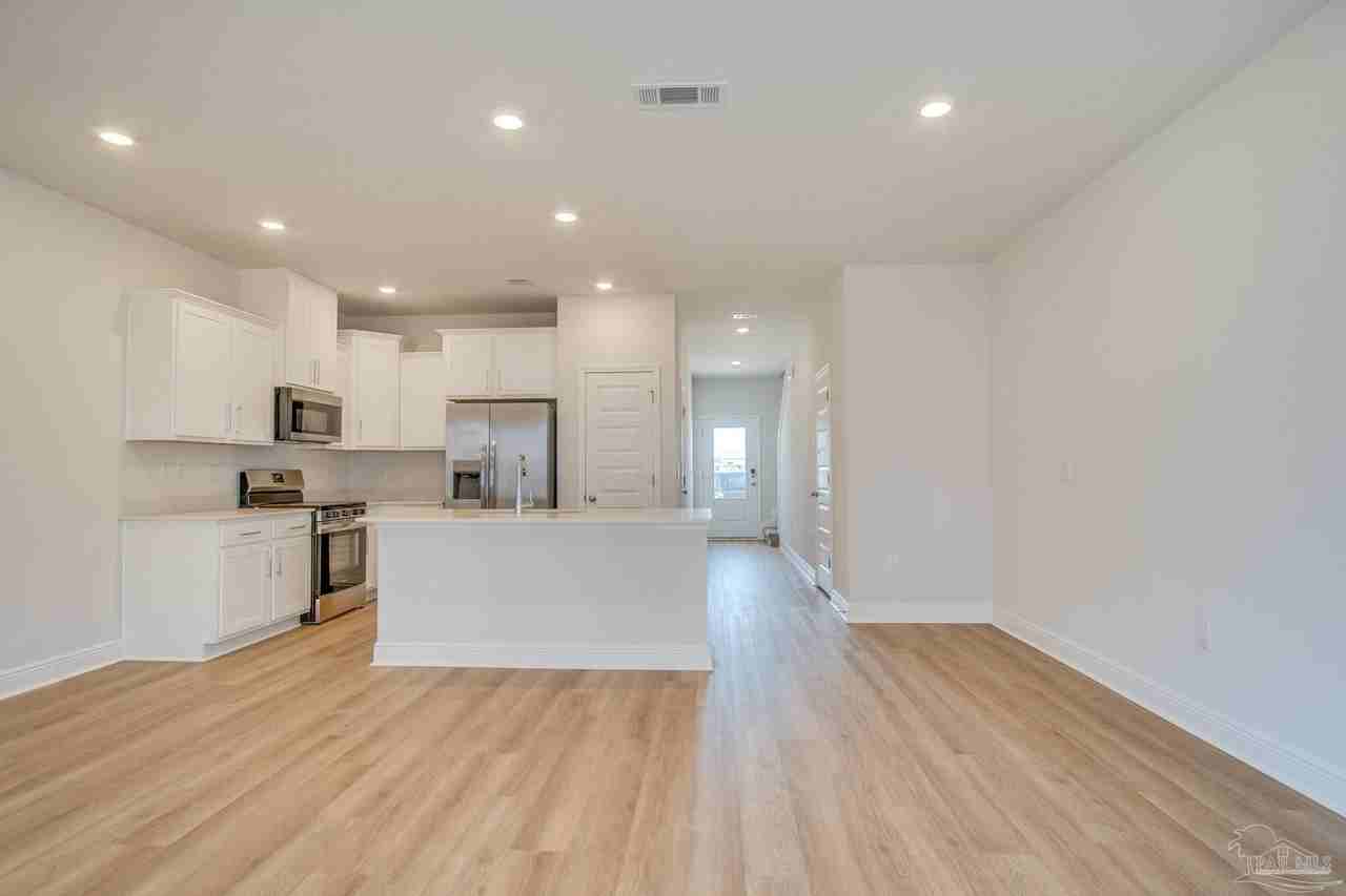 2495 Cliff Hollow Cir - Photo 3 of 22