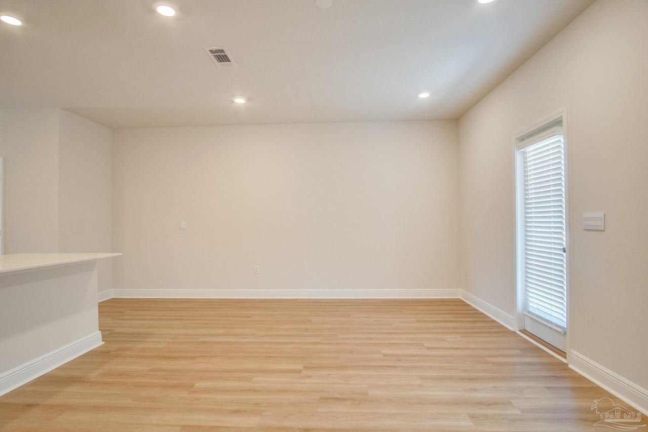 2495 Cliff Hollow Cir - Photo 5 of 22