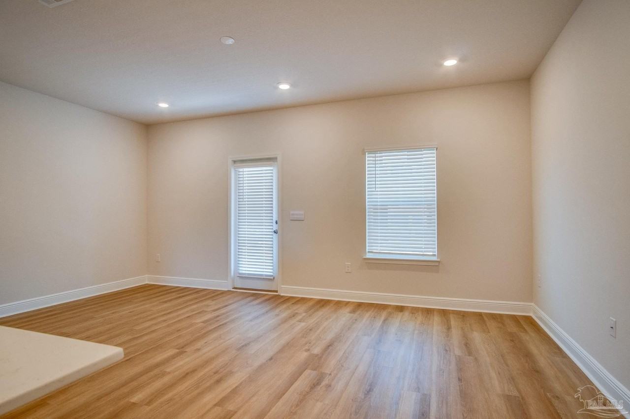 2495 Cliff Hollow Cir - Photo 6 of 22