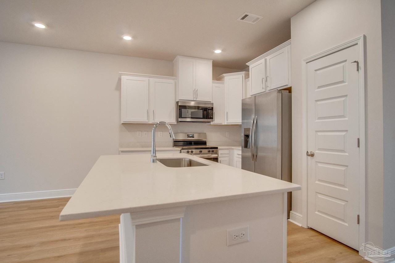 2495 Cliff Hollow Cir - Photo 7 of 22