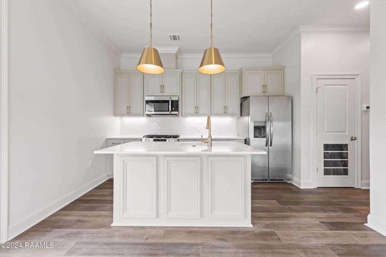 200 Prescott Blvd #302 - Photo 2 of 11