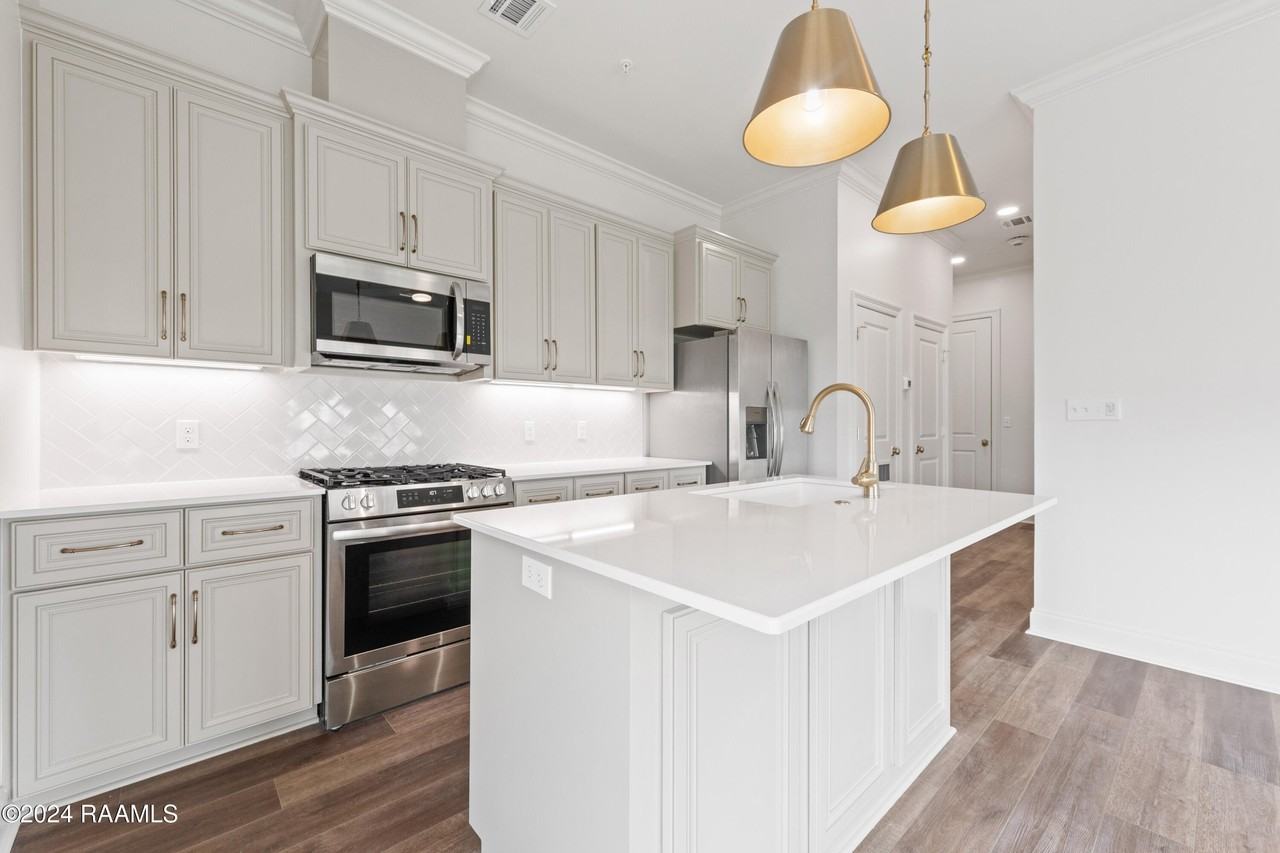 200 Prescott Blvd #302 - Photo 3 of 11