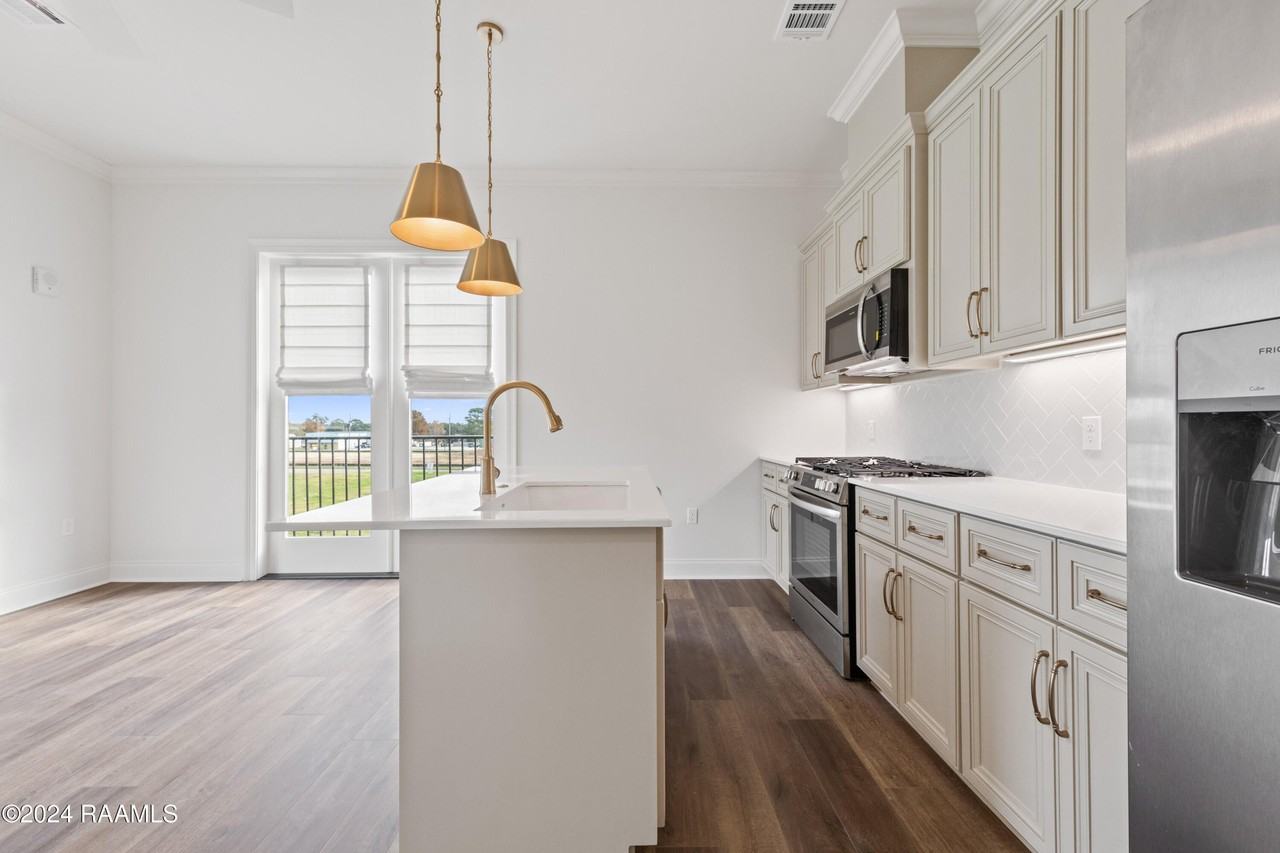 200 Prescott Blvd #302 - Photo 4 of 11