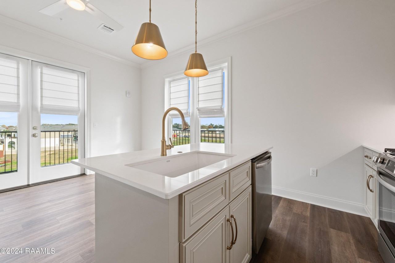 200 Prescott Blvd #302 - Photo 5 of 11