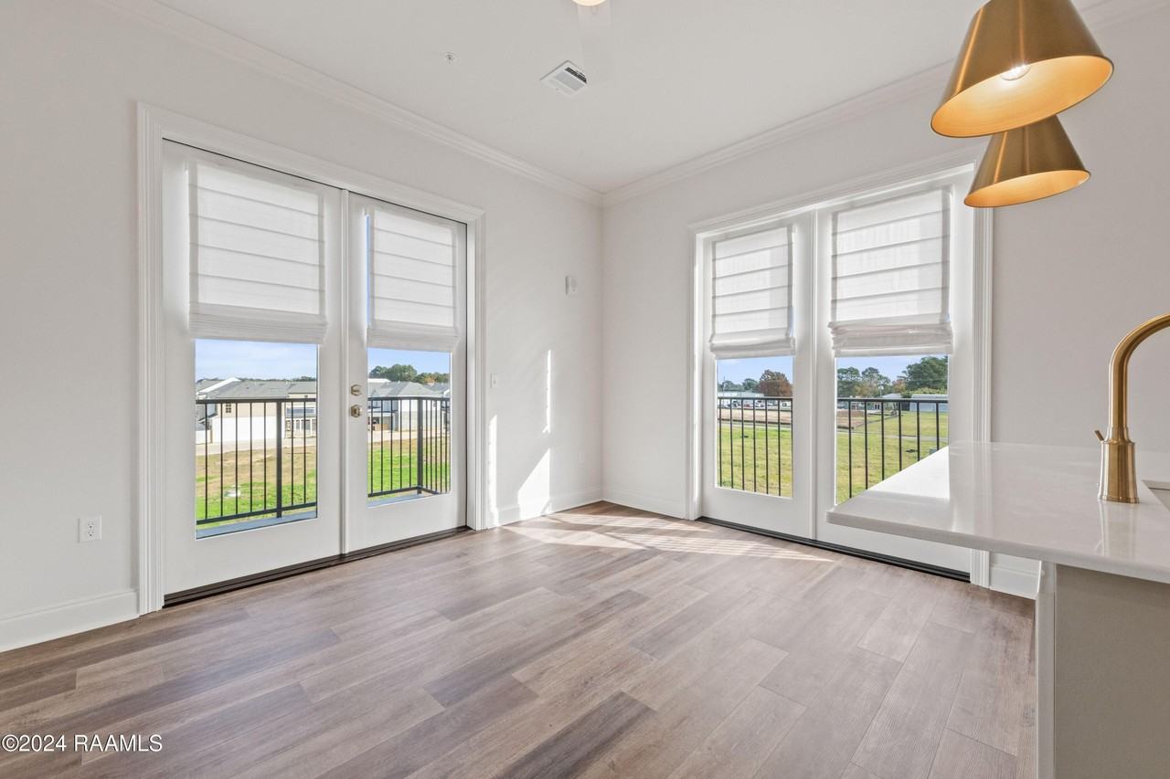 200 Prescott Blvd #302 - Photo 6 of 11