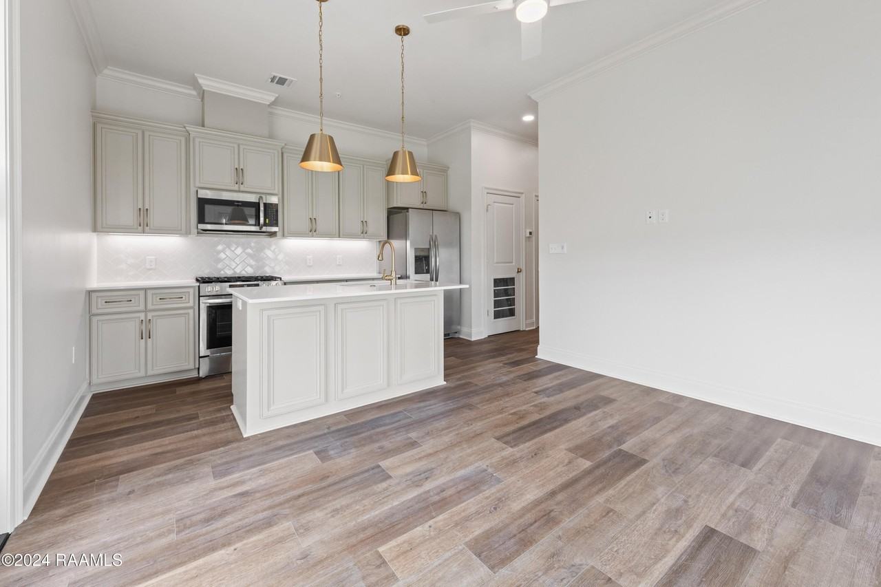 200 Prescott Blvd #302 - Photo 7 of 11