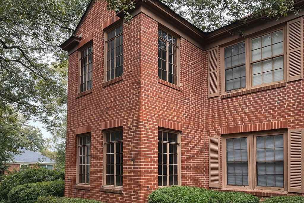 1110 Rawson Dr - Photo 2 of 16