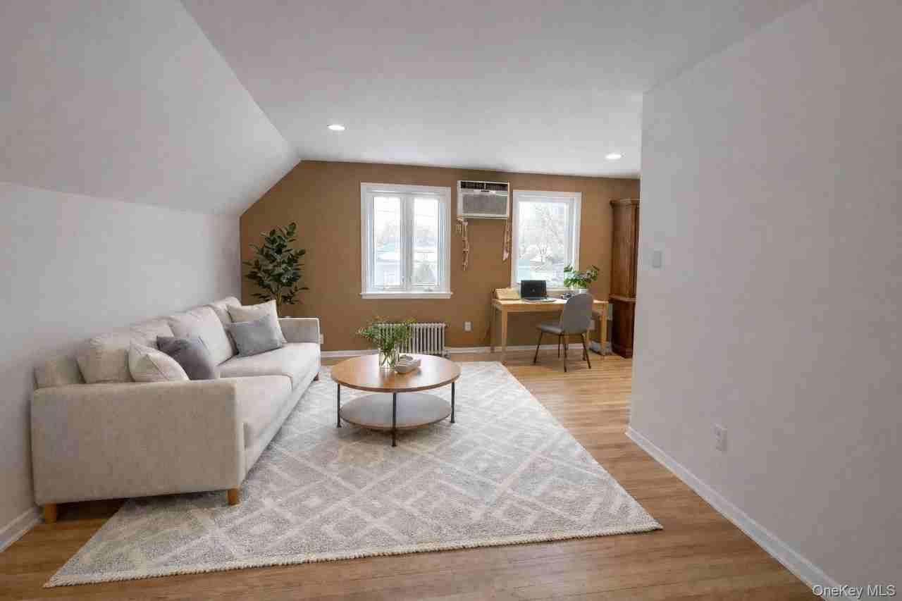 1711 William St - Photo 4 of 7